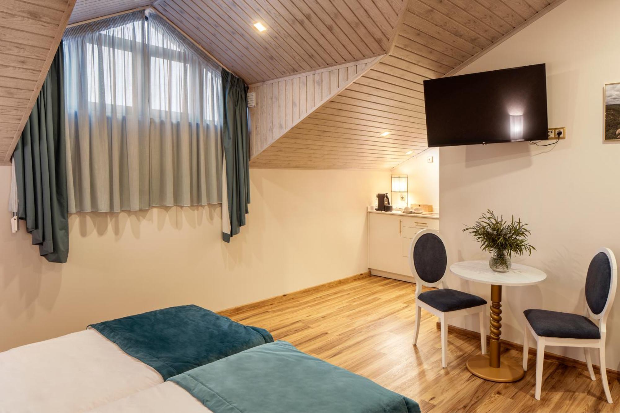 Palace De 4*