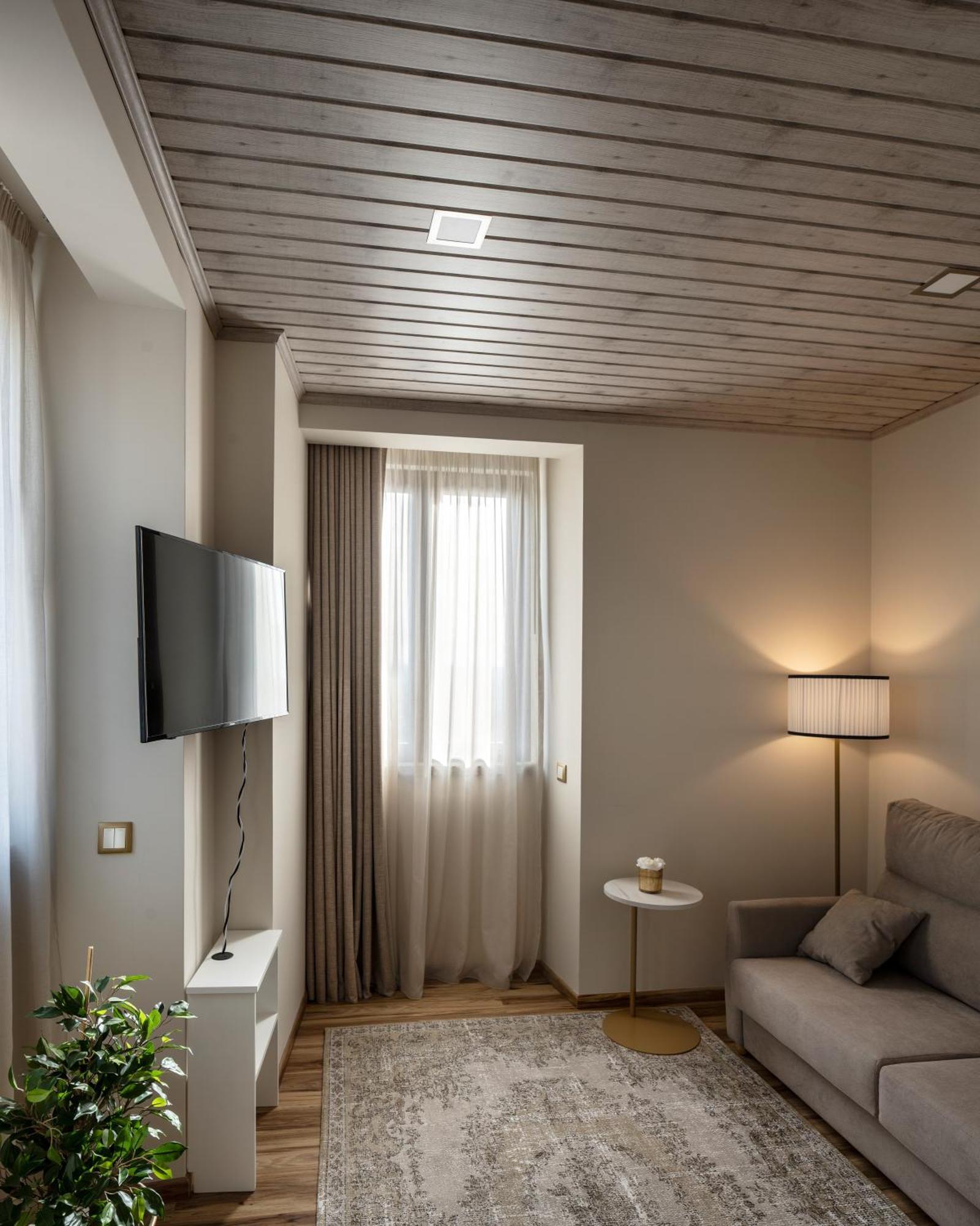 Palace De 4*